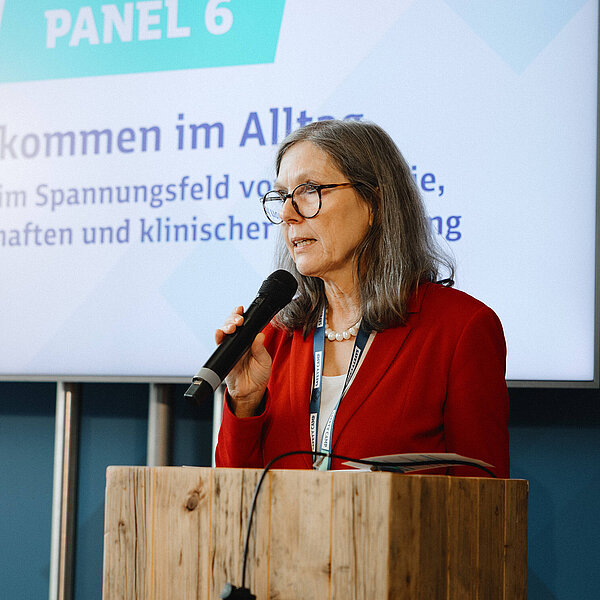 Prof. Dr. med. Martina Kadmon, Dekanin