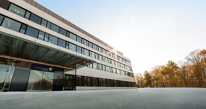 Außenansicht des Zentrums für Intensivtherapie - Universitätsklinikum Augsburg